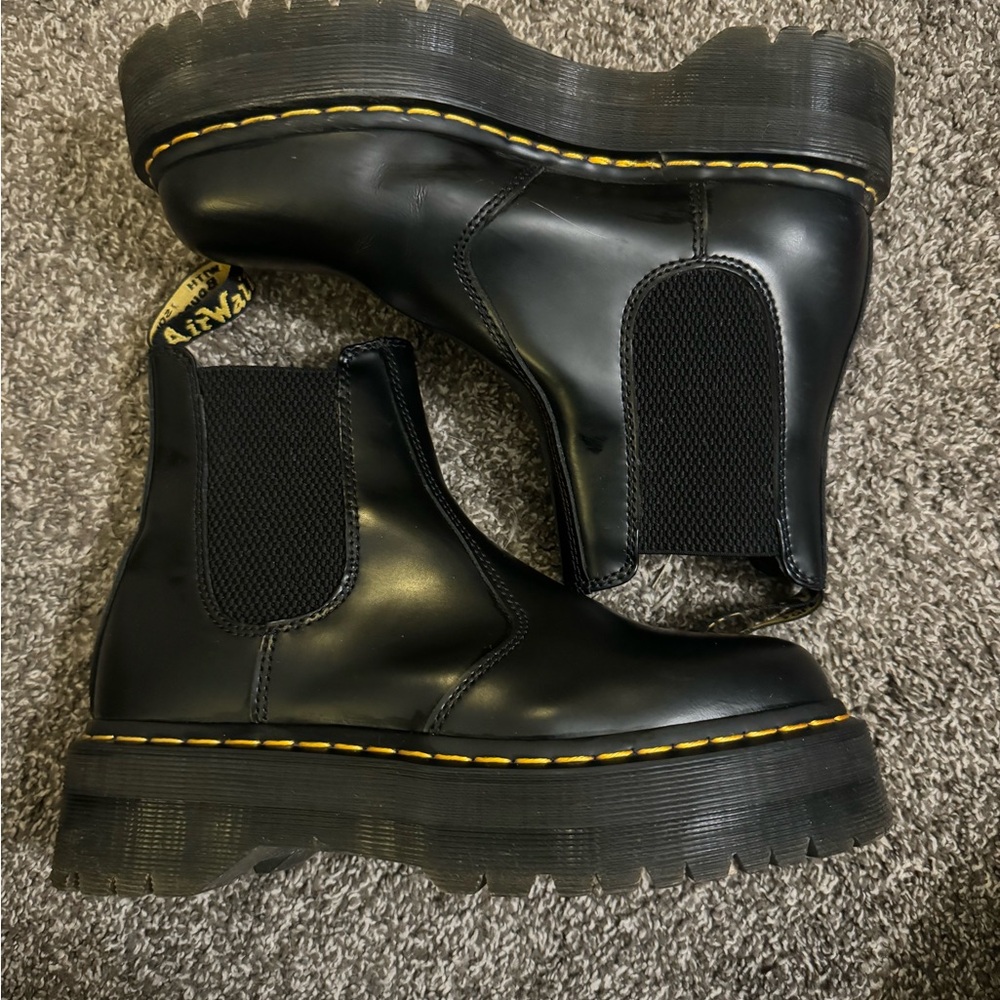 🎀🎀🎀Black 2976 quad platform dr martens